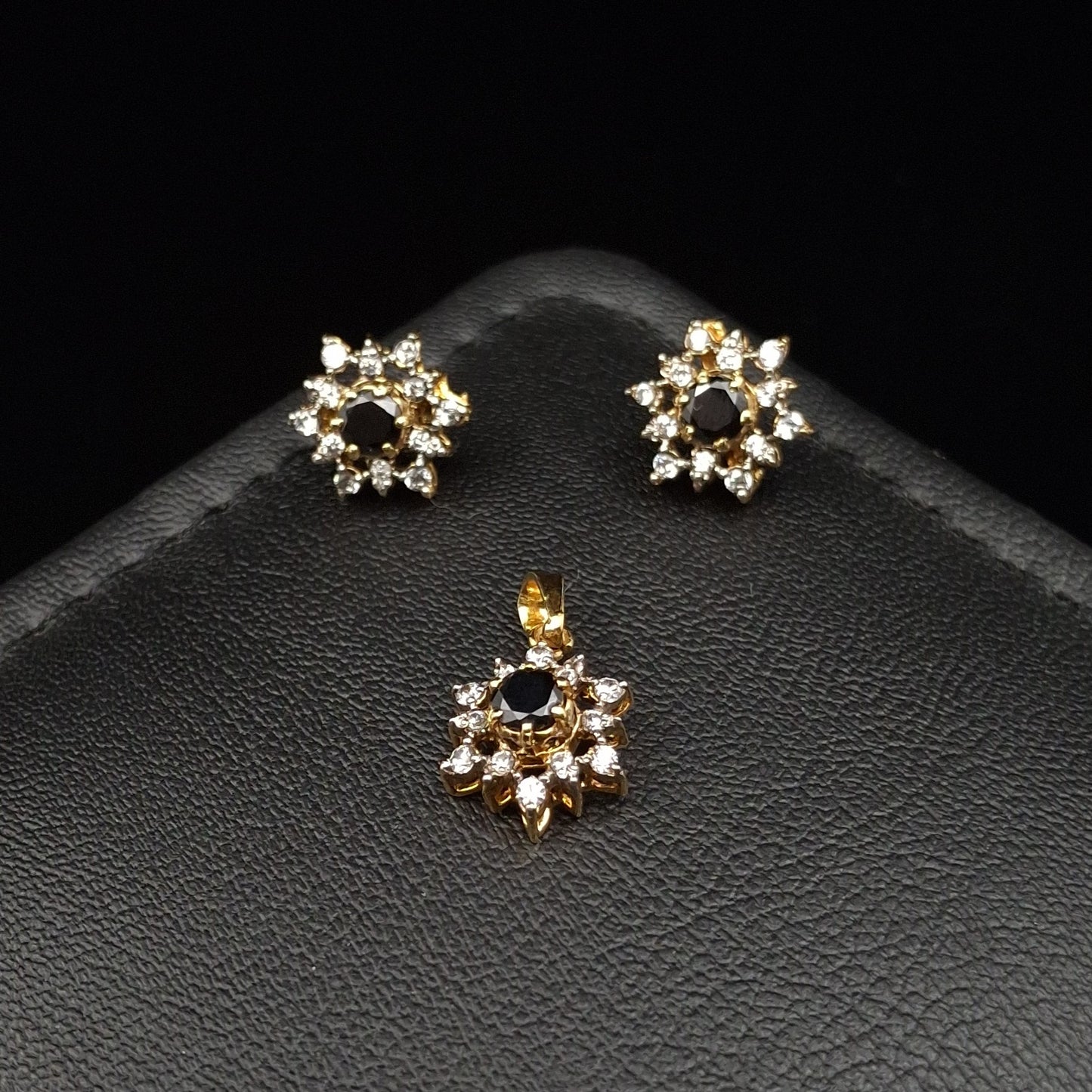 Zirconia Star Pendant Set with Chetam Sapphire in Gold-plated Silver