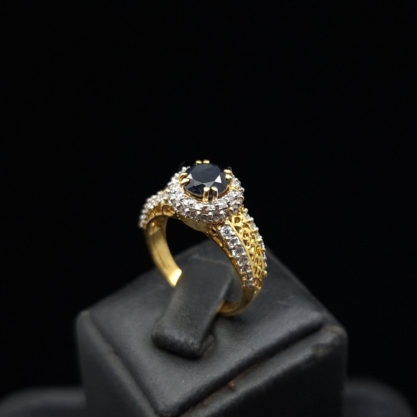 Natural Sapphire with Brilliant-cut Zirconia on Gold-plated Silver Ring