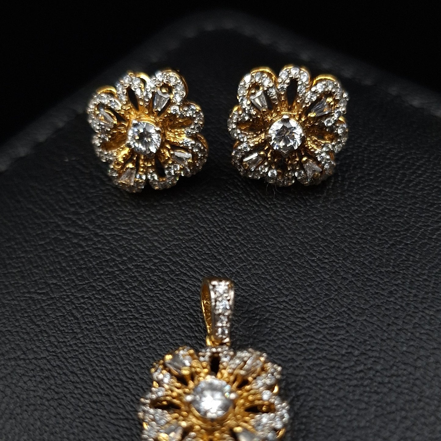 Zirconia Pendant Set in Gold-plated Silver