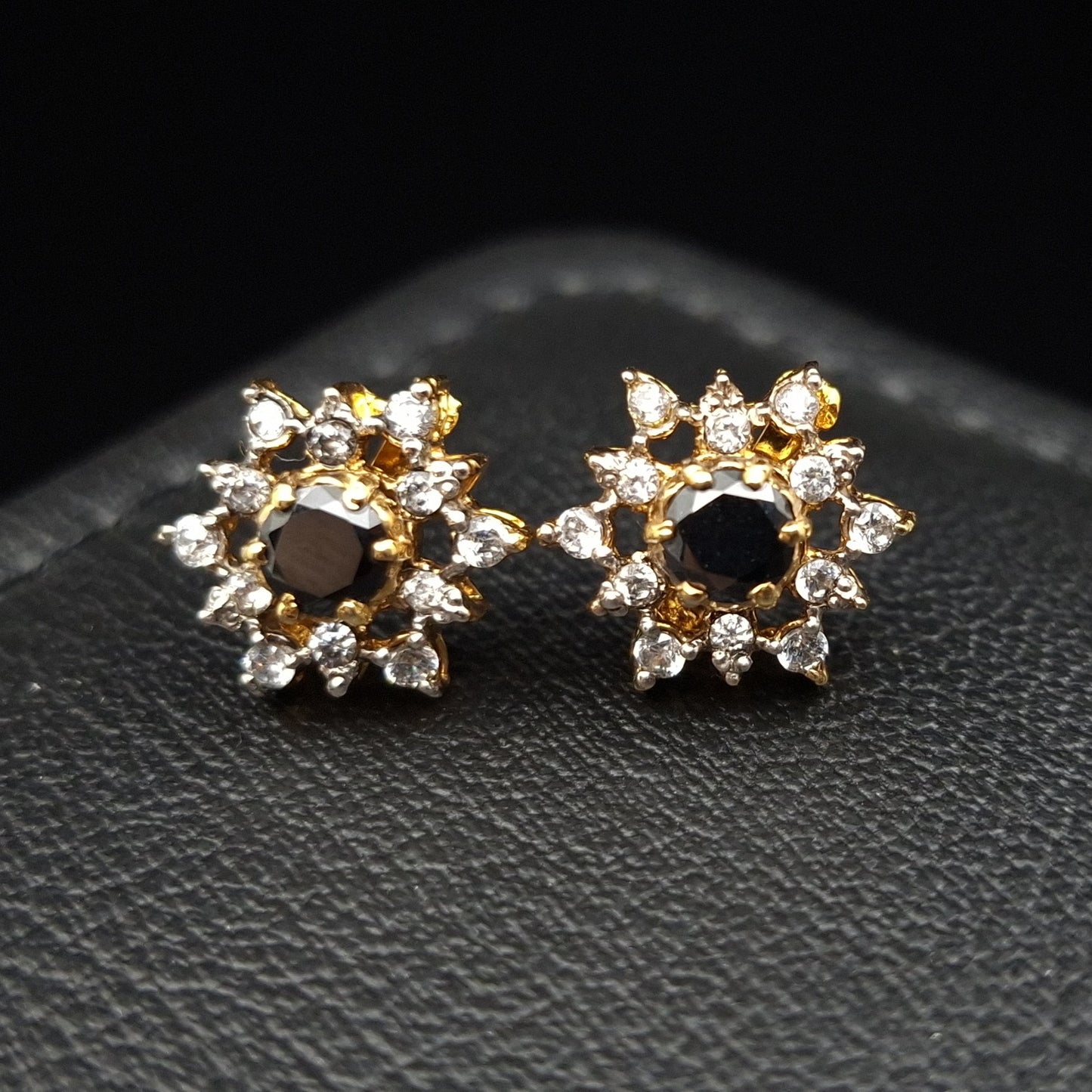 Zirconia Star Pendant Set with Chetam Sapphire in Gold-plated Silver