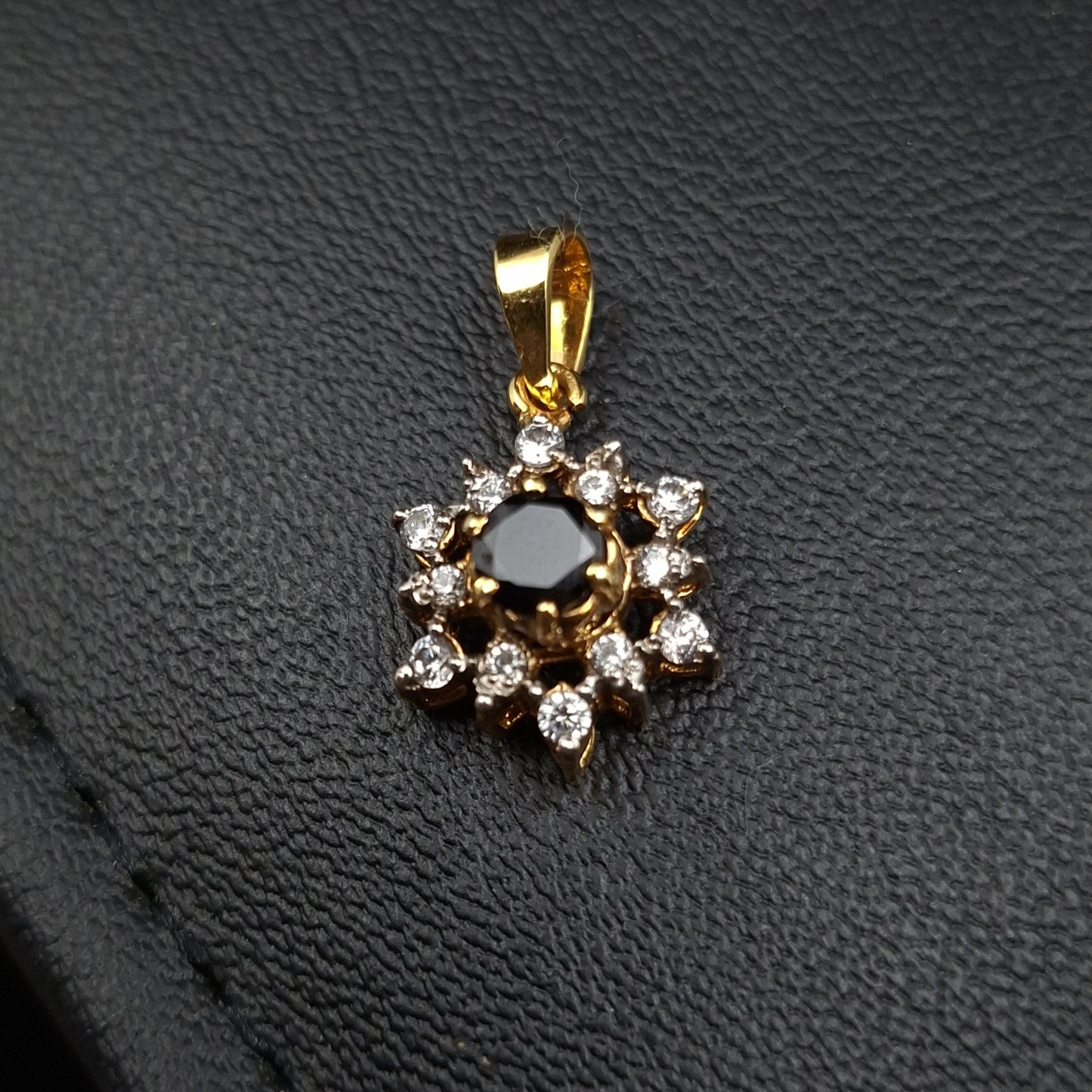 Zirconia Star Pendant Set with Chetam Sapphire in Gold-plated Silver